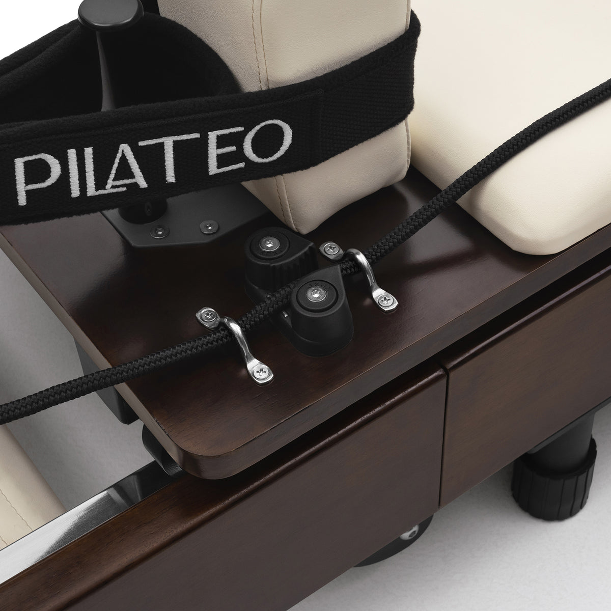 Foldable Pilates Reformer Flexi, dark wood, milky white upholstery – rope cleats