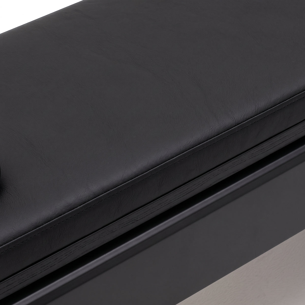 Pilates reformer aluminum all black, upholstery detail