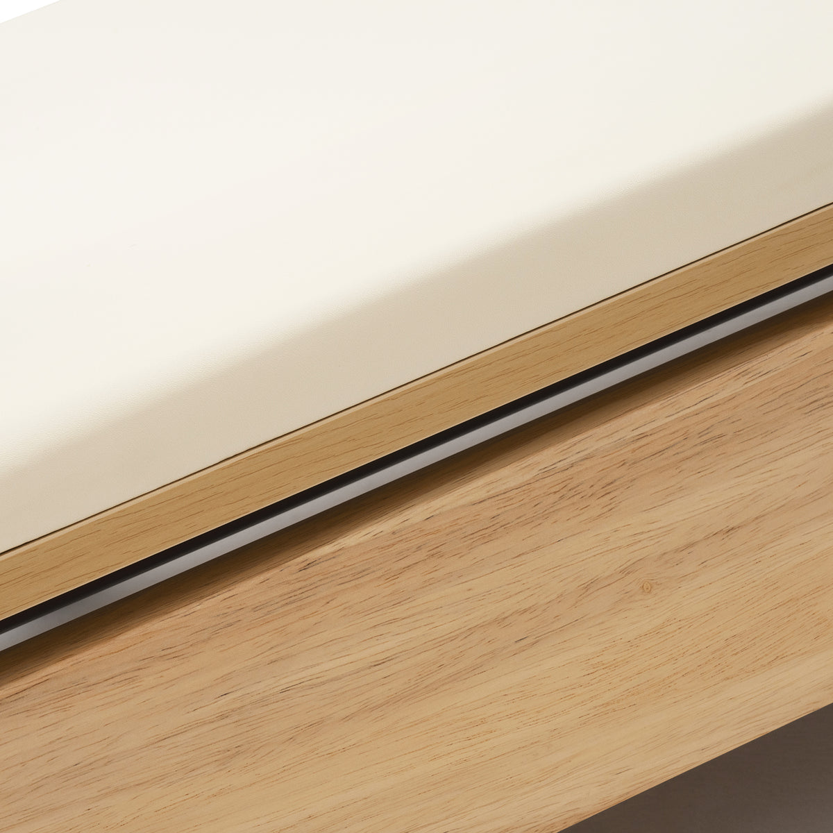 Foldable Pilates Reformer Flexi, light wood, milky white upholstery – upholstery detail