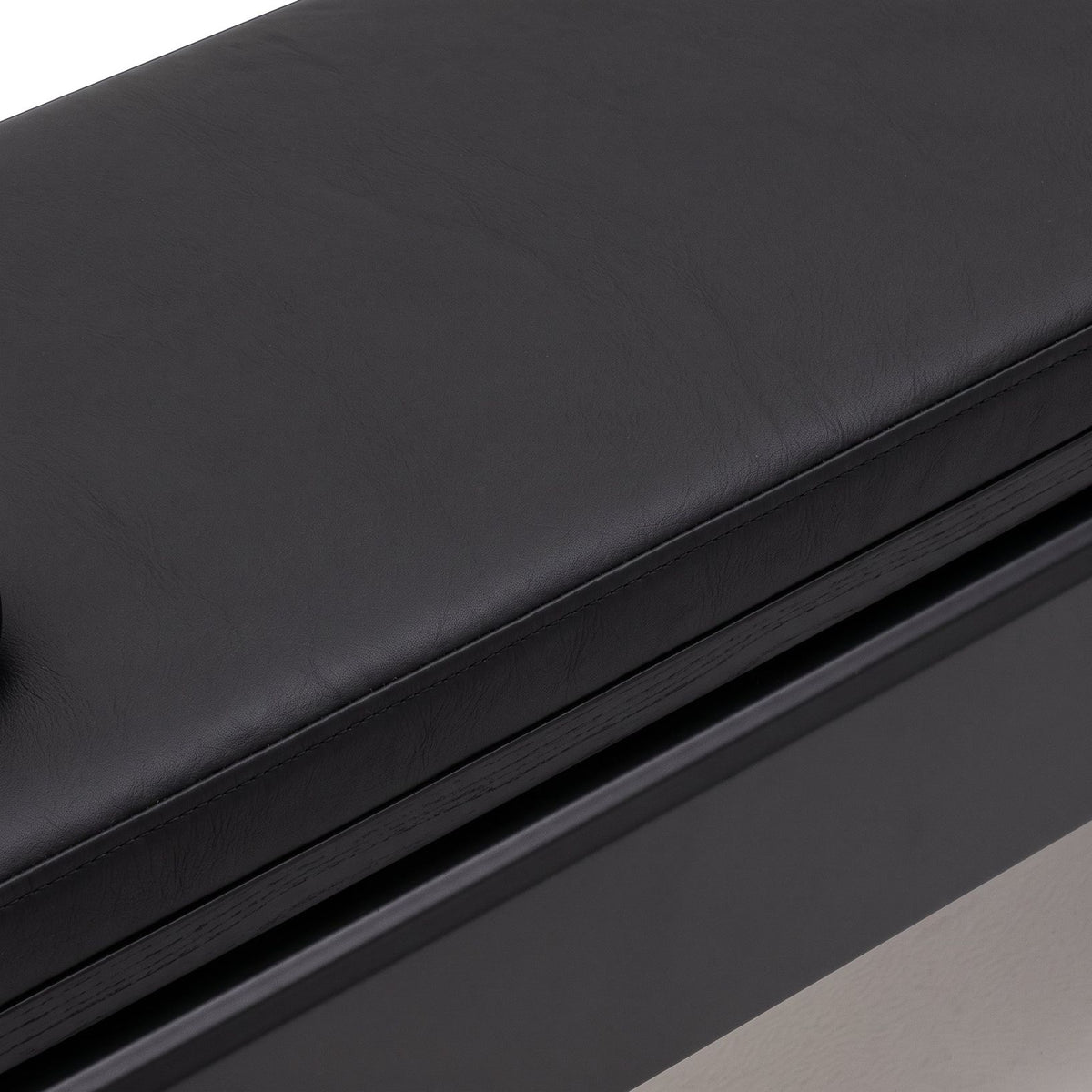Pilates reformer aluminum total black, upholstery detail
