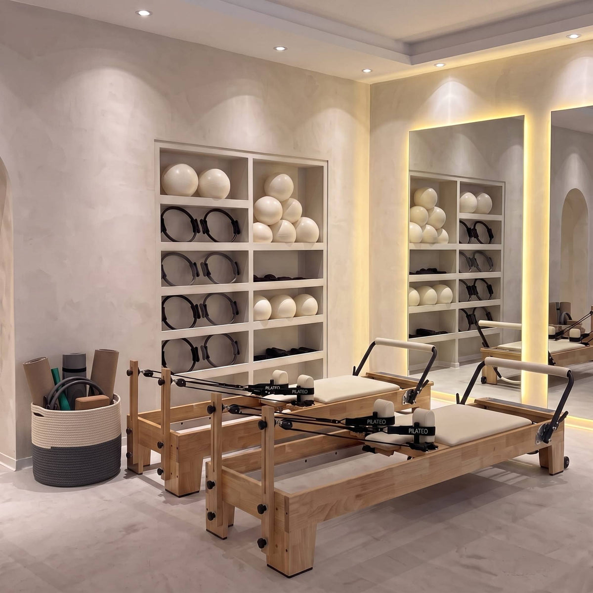 Pilates reformer Classic milky white, in a studio