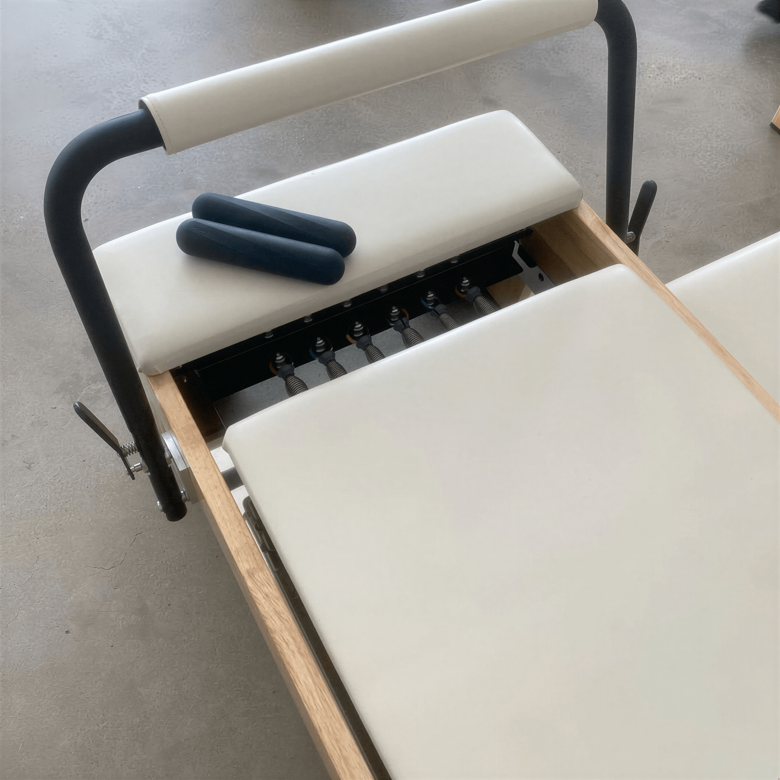 pilates reformer blanc en studio